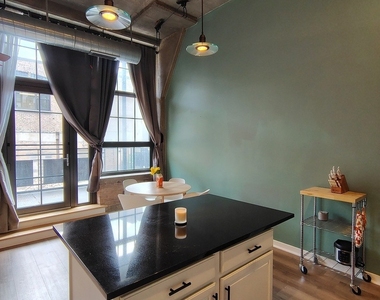 3963 W Belmont Avenue - Photo Thumbnail 2