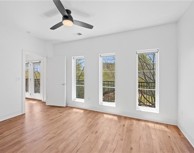 456 Flat Shoals Avenue Se - Photo Thumbnail 18