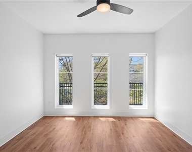 456 Flat Shoals Avenue Se - Photo Thumbnail 12