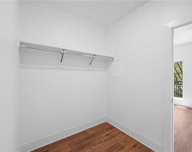 456 Flat Shoals Avenue Se - Photo Thumbnail 10