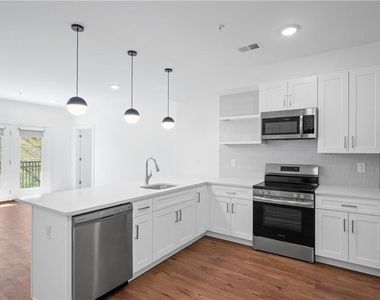 456 Flat Shoals Avenue Se - Photo Thumbnail 6