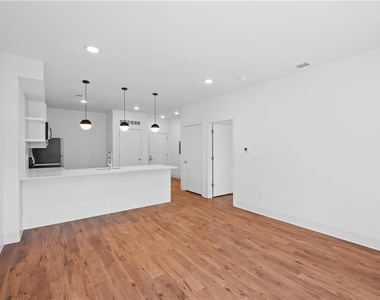 456 Flat Shoals Avenue Se - Photo Thumbnail 2