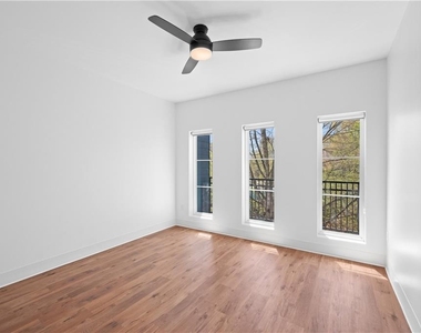 456 Flat Shoals Avenue Se - Photo Thumbnail 11