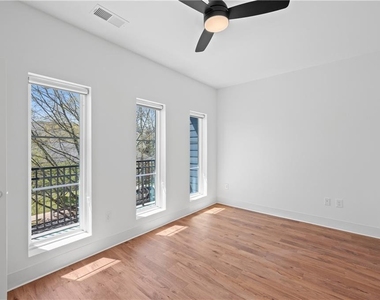 456 Flat Shoals Avenue Se - Photo Thumbnail 19