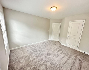 118 Bluffington Way - Photo Thumbnail 14