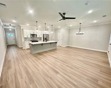 118 Bluffington Way - Photo Thumbnail 5