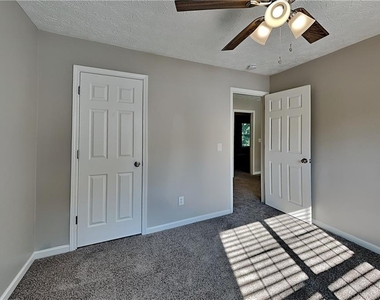 2405 Compton Place - Photo Thumbnail 9