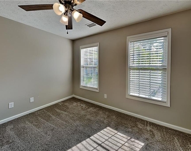 2405 Compton Place - Photo Thumbnail 7