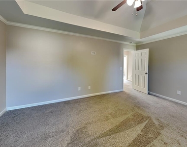 2405 Compton Place - Photo Thumbnail 3