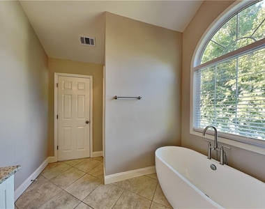 2405 Compton Place - Photo Thumbnail 6