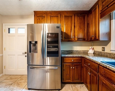 465 Dobbs Road - Photo Thumbnail 11