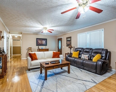 465 Dobbs Road - Photo Thumbnail 8
