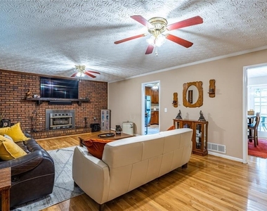 465 Dobbs Road - Photo Thumbnail 5
