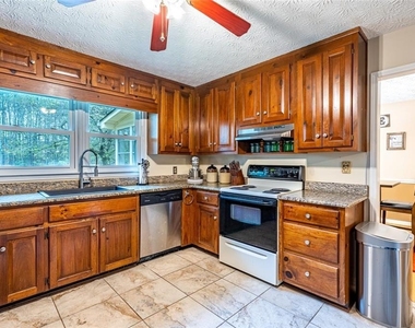 465 Dobbs Road - Photo Thumbnail 12