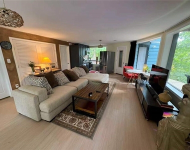 532 Embry Lane - Photo Thumbnail 1
