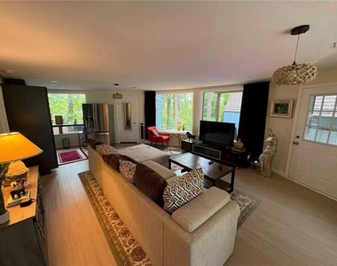 532 Embry Lane - Photo Thumbnail 2