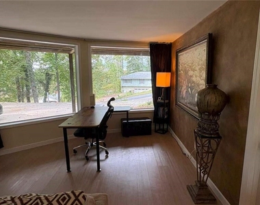 532 Embry Lane - Photo Thumbnail 6