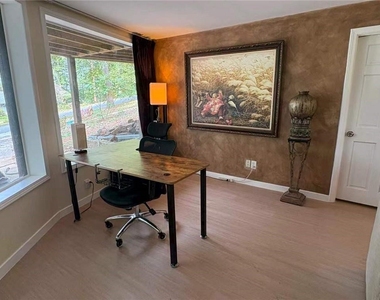532 Embry Lane - Photo Thumbnail 5