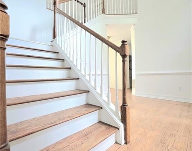 3385 Wellbrook Drive - Photo Thumbnail 2