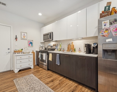 1045 W Cornelia Avenue - Photo Thumbnail 3