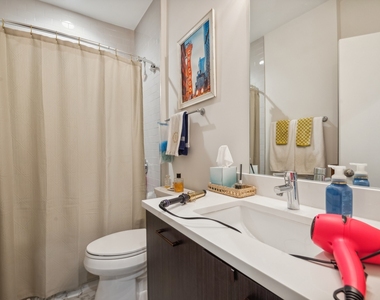 1045 W Cornelia Avenue - Photo Thumbnail 9