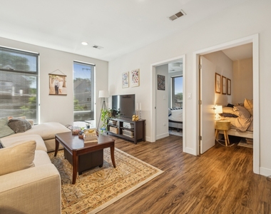 1045 W Cornelia Avenue - Photo Thumbnail 1