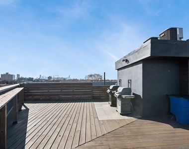 1045 W Cornelia Avenue - Photo Thumbnail 12