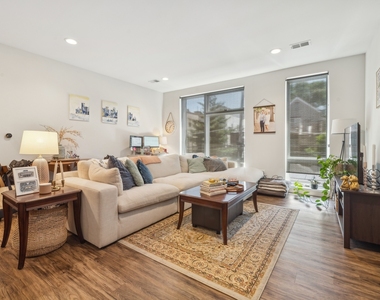1045 W Cornelia Avenue - Photo Thumbnail 2
