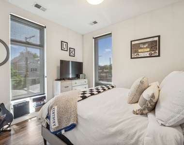 1045 W Cornelia Avenue - Photo Thumbnail 7