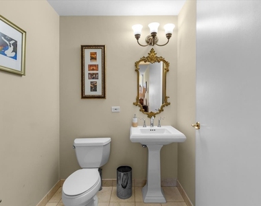 57 E Delaware Place - Photo Thumbnail 13