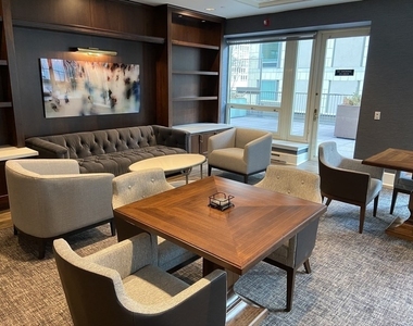57 E Delaware Place - Photo Thumbnail 17