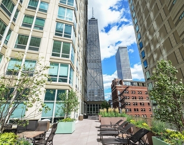 57 E Delaware Place - Photo Thumbnail 25