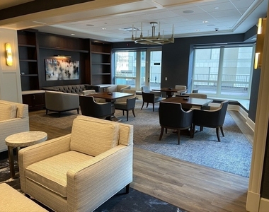 57 E Delaware Place - Photo Thumbnail 16