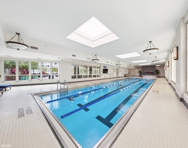 57 E Delaware Place - Photo Thumbnail 21