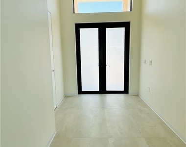 15548 Ruston Circle - Photo Thumbnail 3