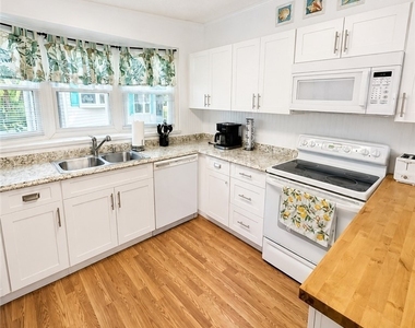 10401 Circle Pine Road - Photo Thumbnail 3