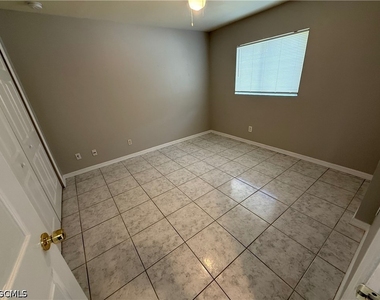 1040 Ainsworth Street E - Photo Thumbnail 10
