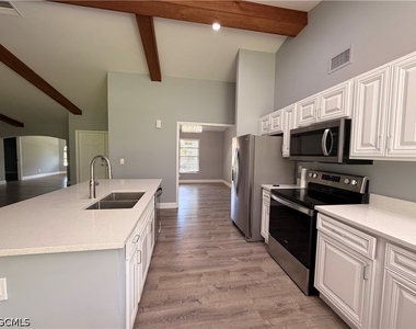 416 Sw 37th Terrace - Photo Thumbnail 12
