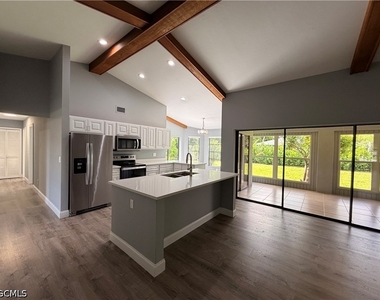 416 Sw 37th Terrace - Photo Thumbnail 9