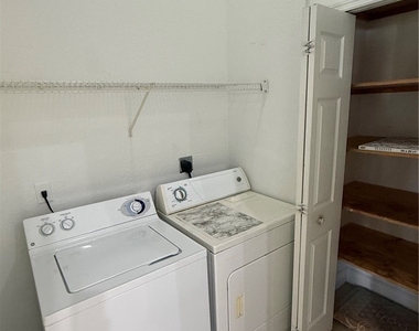 1306 Sw 35th Terrace - Photo Thumbnail 17