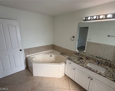 1306 Sw 35th Terrace - Photo Thumbnail 22