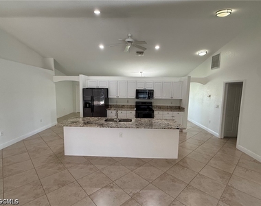 1306 Sw 35th Terrace - Photo Thumbnail 4