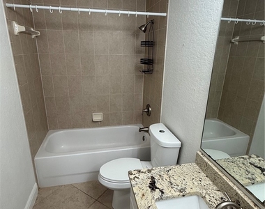 1306 Sw 35th Terrace - Photo Thumbnail 14