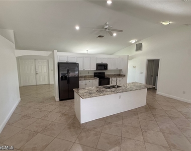 1306 Sw 35th Terrace - Photo Thumbnail 2