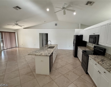 1306 Sw 35th Terrace - Photo Thumbnail 5