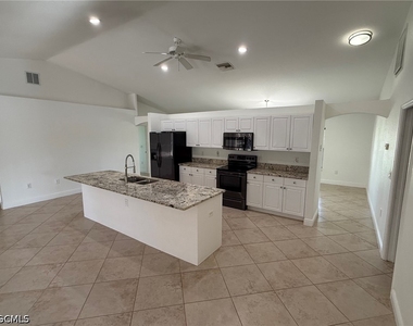 1306 Sw 35th Terrace - Photo Thumbnail 3