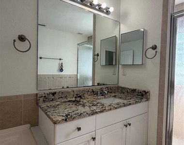 1306 Sw 35th Terrace - Photo Thumbnail 24