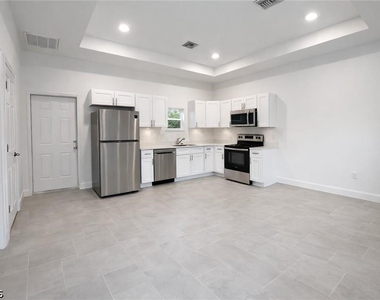 4202 E 30th Street - Photo Thumbnail 4