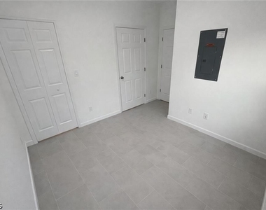 4202 E 30th Street - Photo Thumbnail 7