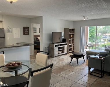 1185 Wildwood Lakes Boulevard - Photo Thumbnail 2